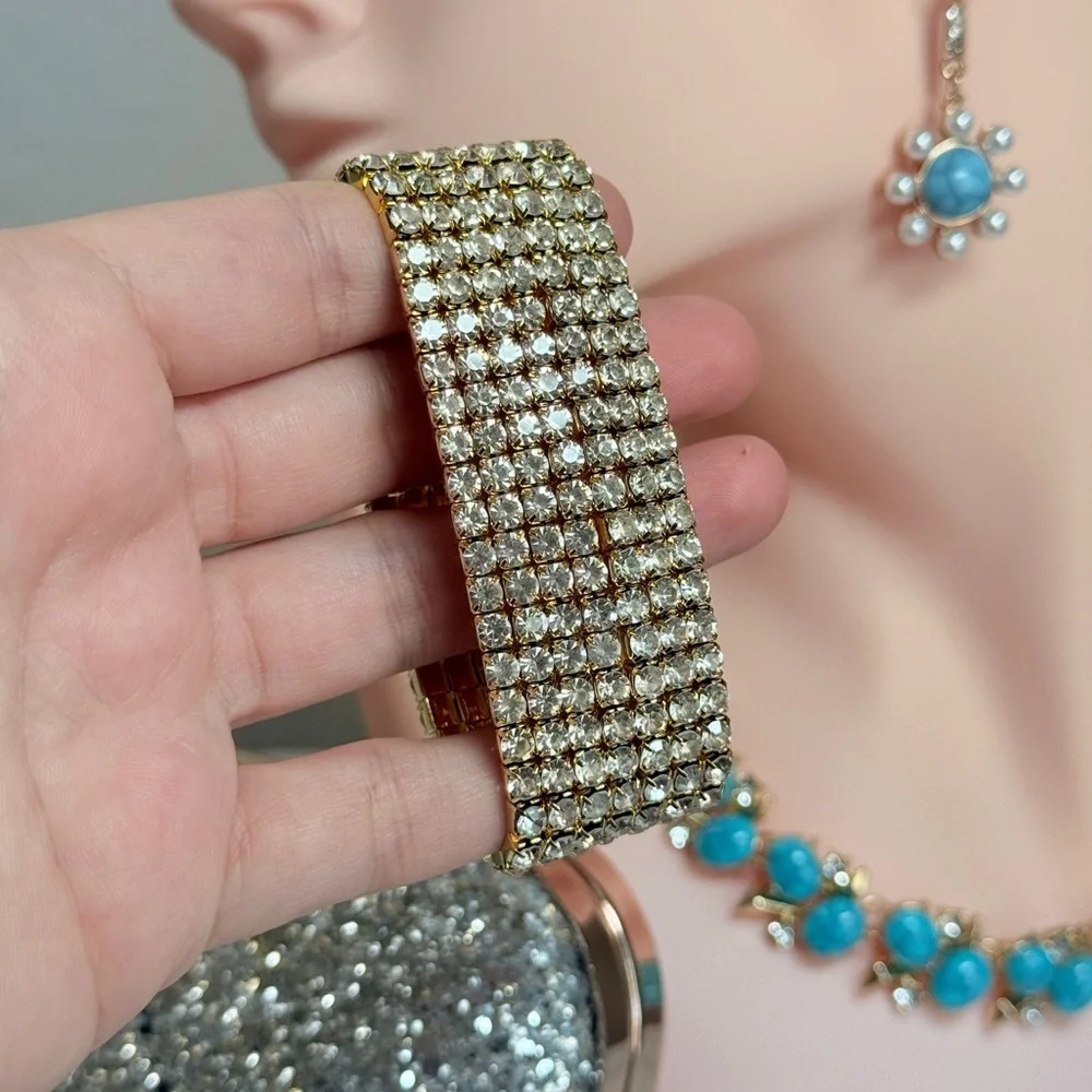 ⚜️ Elegant Gold Stretch Bracelet With Gems 💎